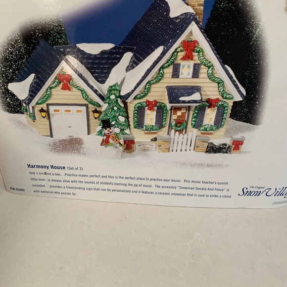 Department 56 Holiday House with Green and Red Accents /...